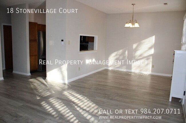 Foto del edificio - One Level Living, 3 Bedroom 2 Bath End Tow...