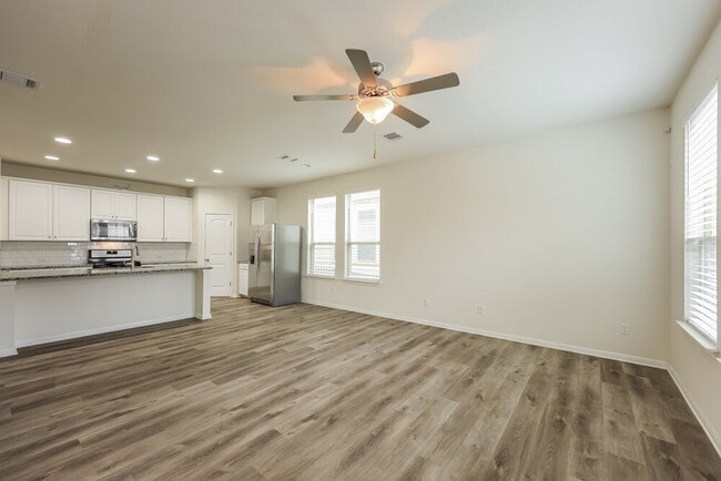 Building Photo - 200 Diamond Point Dr