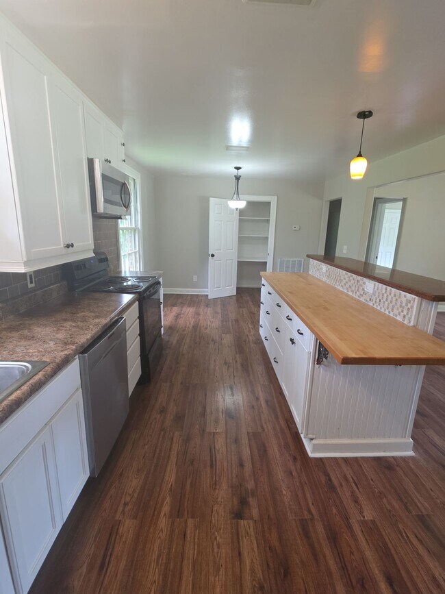 Foto del edificio - 2313 Lynn Rd NW