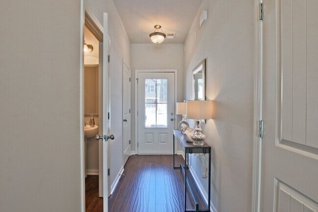 Foto del edificio - 3 Bedroom Townhome in Jonesboro!