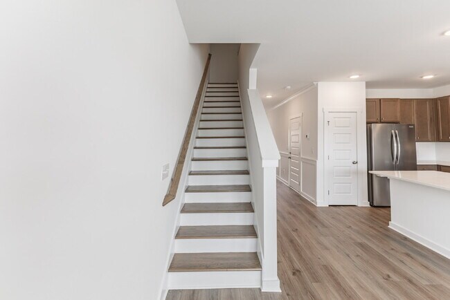 Building Photo - 7574 Discovery Pt Dr NW