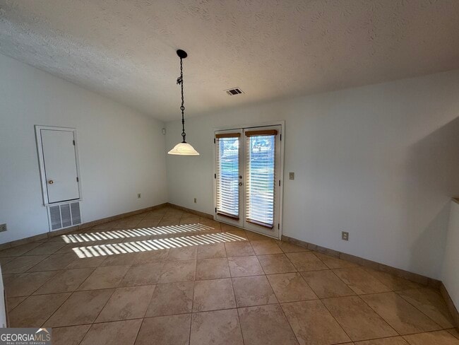 Building Photo - 3573 Clearview Dr