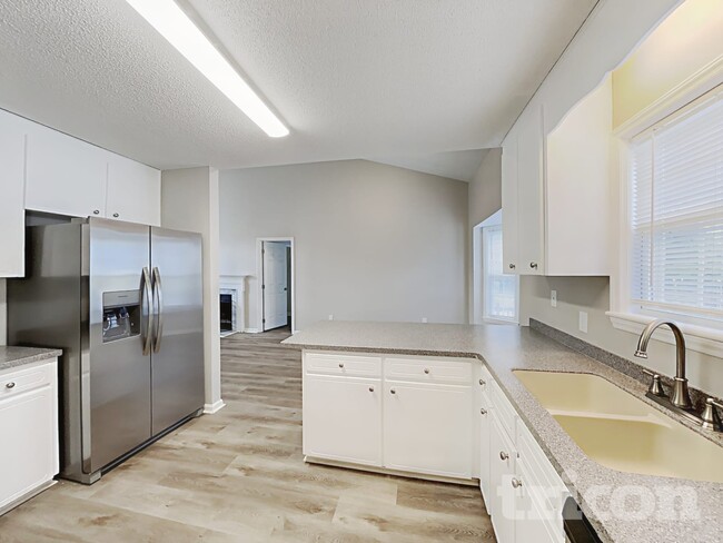 Building Photo - 603 Garrison Ave