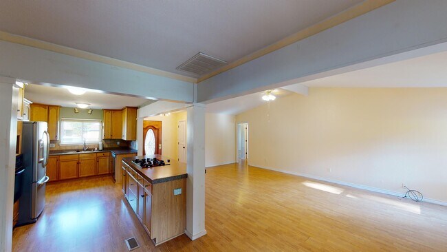 Building Photo - 802 N Juniper St