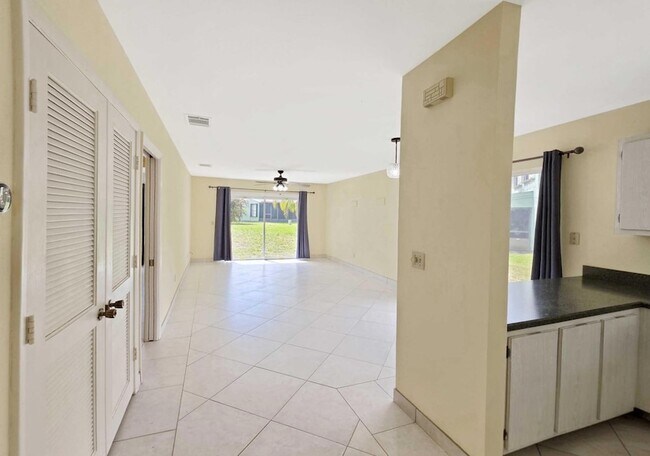 Foto del edificio - 1480 SE Rivergreen Cir