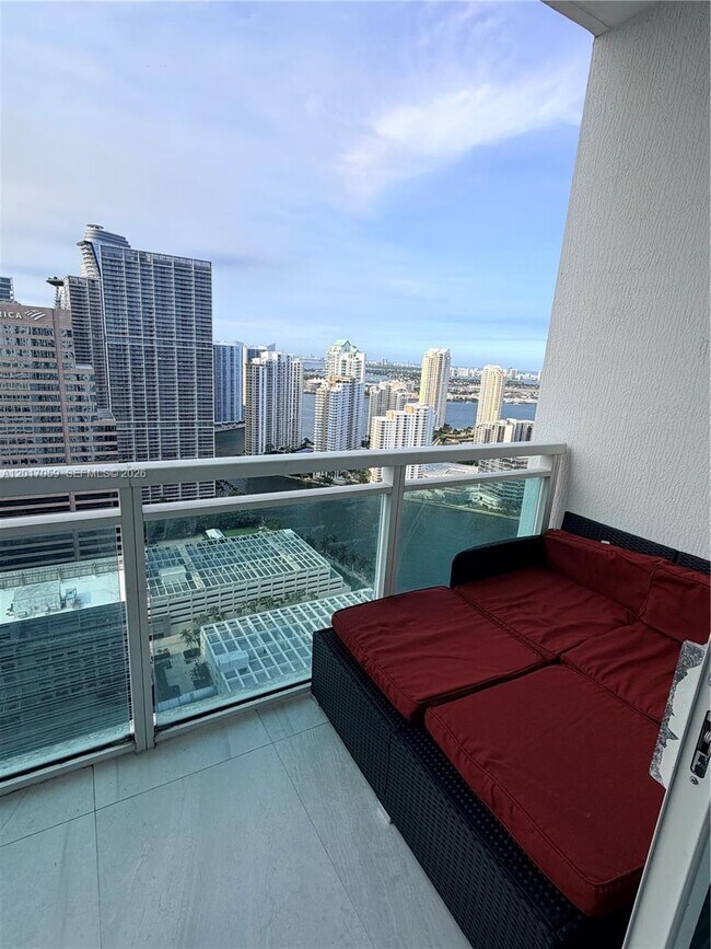 Building Photo - 950 Brickell Bay Dr