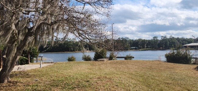 Building Photo - 205 Peninsula Rd