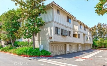 Building Photo - 2621 Plaza del Amo