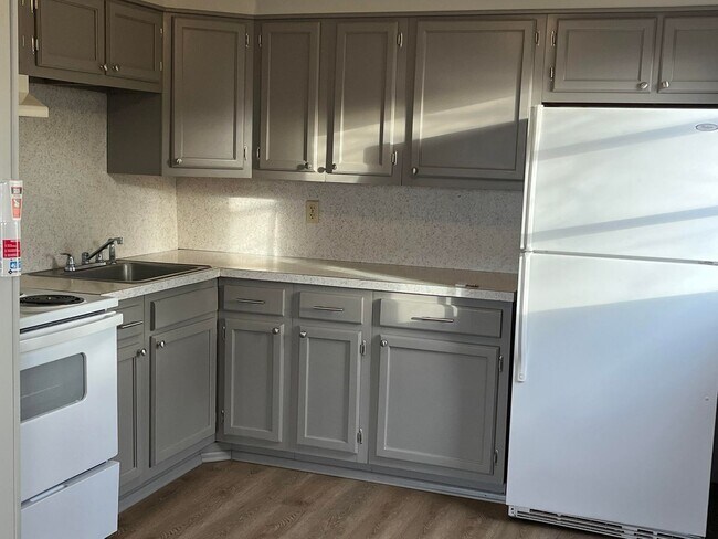 Building Photo - 120 Maple