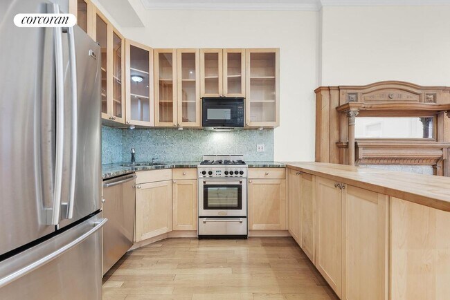 Building Photo - 22 W 90th St
