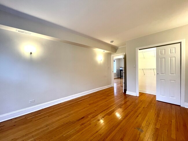 Building Photo - 2839 W Nelson St