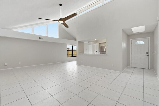 Building Photo - 8232 Country Oaks Ct