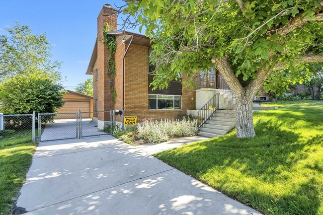 Building Photo - 2555 Elm Ave