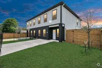 Building Photo - 8406 Parnell St