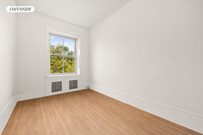 Foto del edificio - 242 Carlton Ave