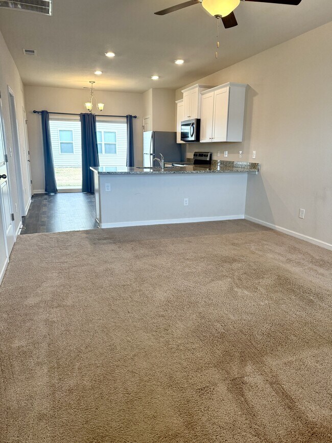 Foto del edificio - 231 Chandler Ct