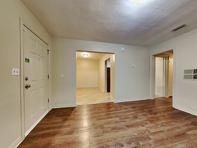 Foto del edificio - 5131 Dugdale Rd
