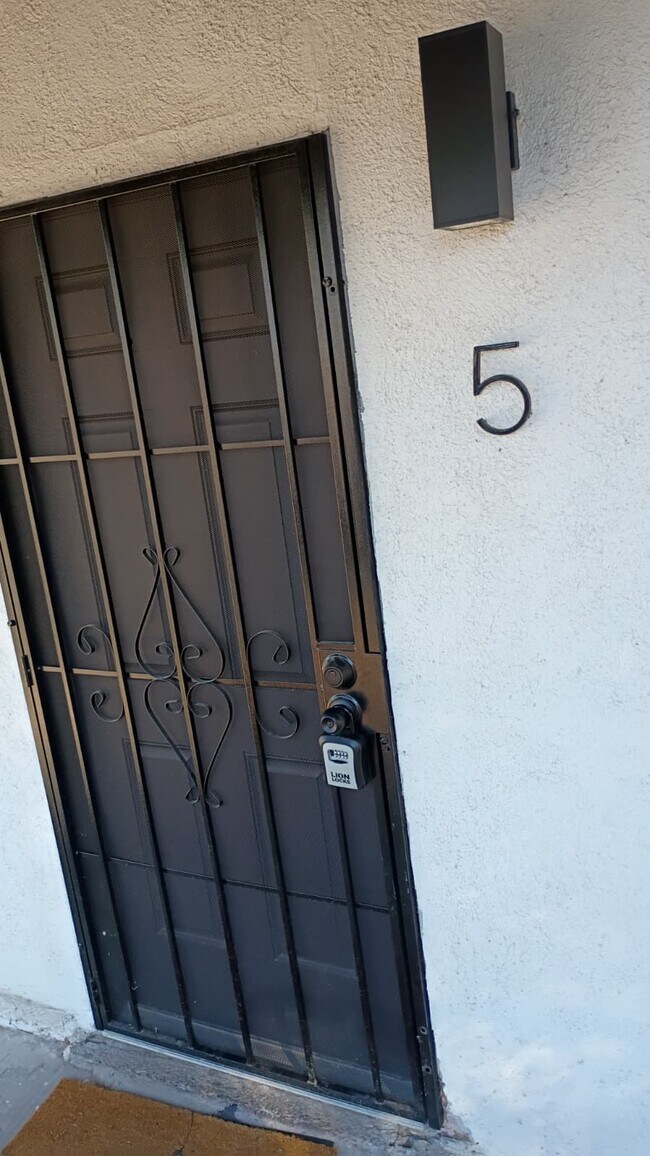 Foto del edificio - Garden Lofts on President