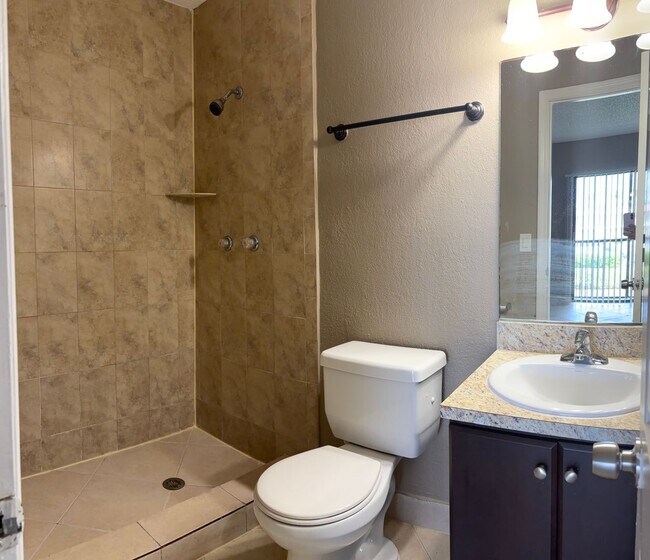 Foto del edificio - AFFORDABLE 2/2 IN CORAL SPRINGS! Great Location + Amazing Specials!