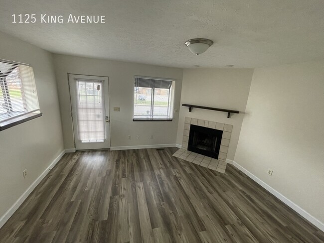 Building Photo - 2 Bed/ 2 Bath Grandview Townhouse with Fin...