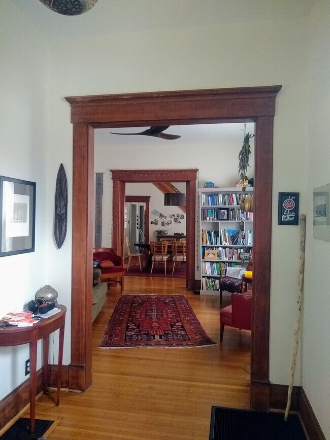 Main entryway looking into living room - 1131 Lexington Ave