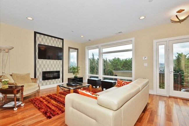 Foto del edificio - 8711 Churchill Rd