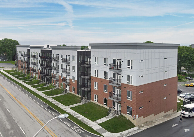 Building Photo - Riverview