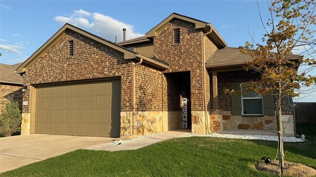 Building Photo - 124 Marienfeld Ln