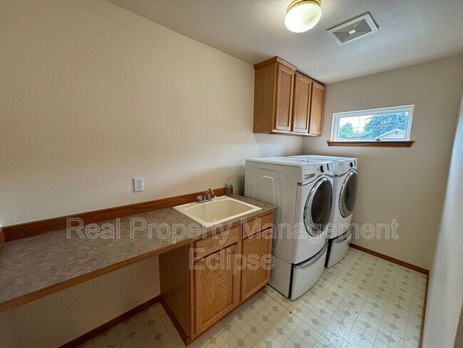 Foto del edificio - 1323 238th Pl SW
