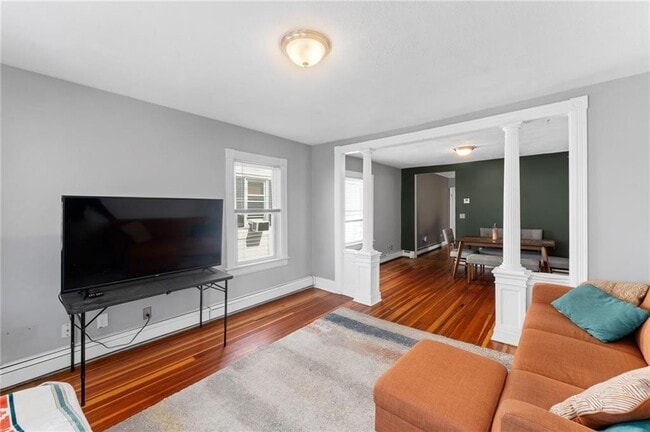 Building Photo - 360 Weeden St