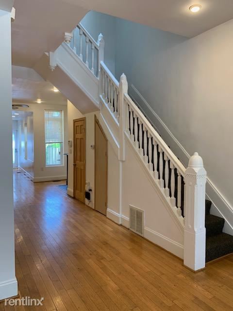 Building Photo - 3 br, 2.5 bath Townhome - 2542 Madison Ave
