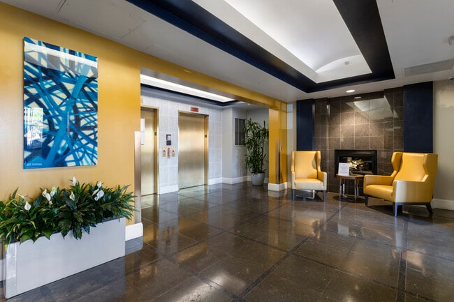 lobby - 300 W 11th Ave