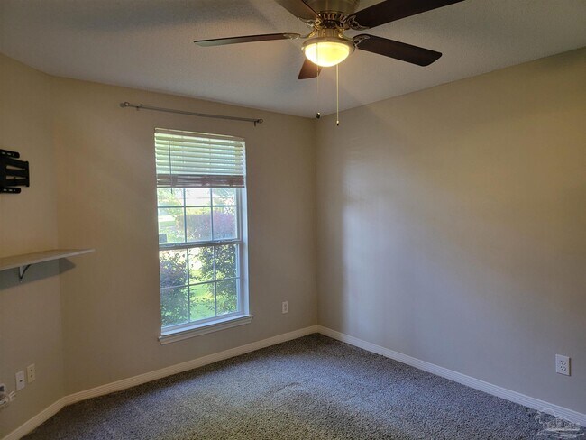 Building Photo - 4878 Pineview Ridge Rd