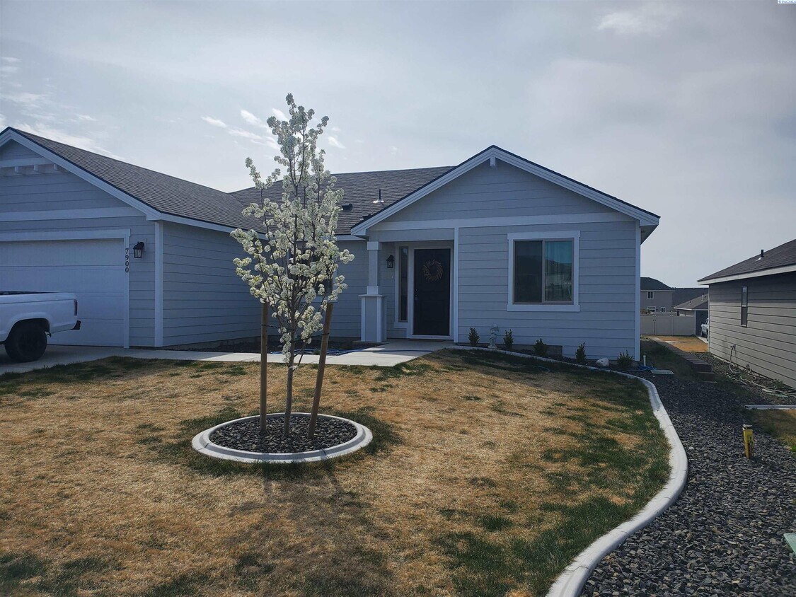 Primary Photo - Newly Construced Rambler in Riverhawk Poin...
