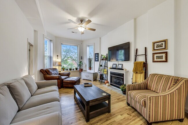 Foto del edificio - 1451 N Maplewood Ave