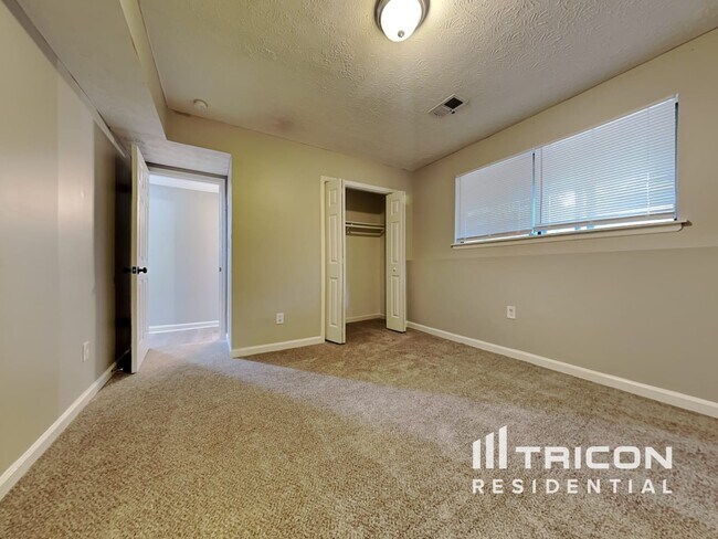 Foto del edificio - 3946 McGill Dr