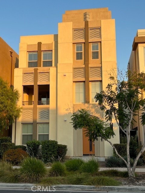 Building Photo - 281 Carmine