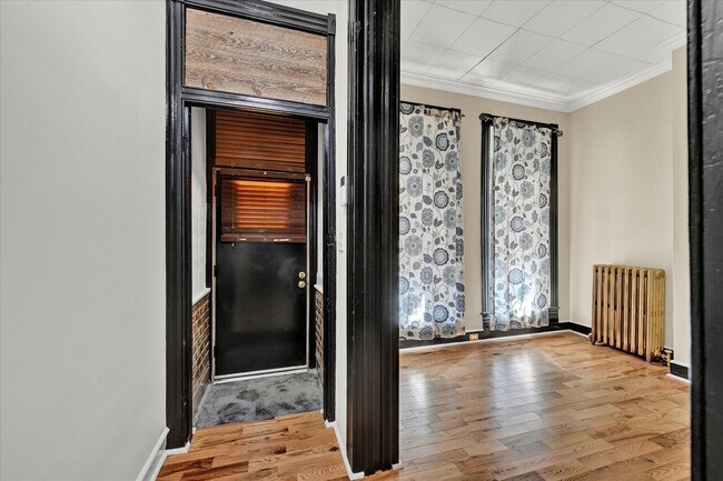 Foto del edificio - 1832 N Bond St