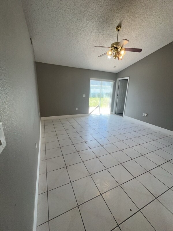 Foto del edificio - 1021 Dudley Dr