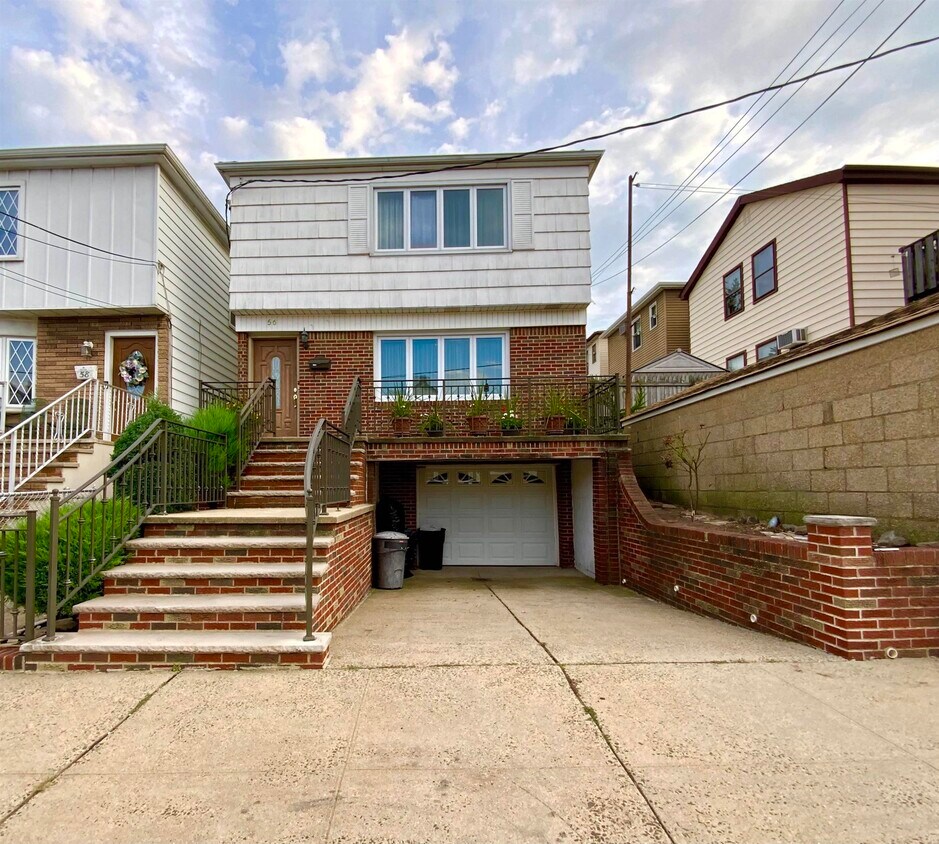Foto principal - 56 E 4th St