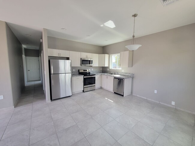 Foto del edificio - COMING SOON! Brand New 3BR 2BA Unit w/ Central A/C • Stainless Kitchen in Tucson