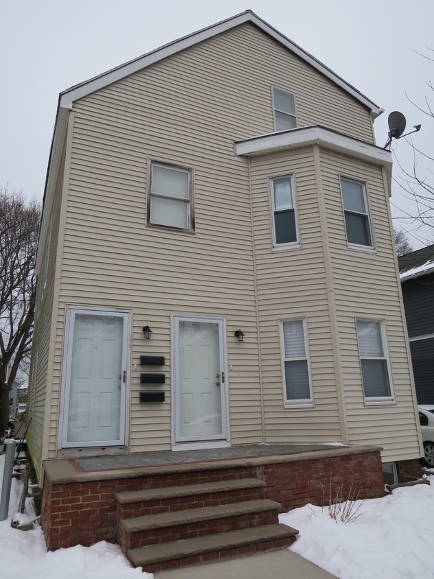 Primary Photo - 46 Magoun St
