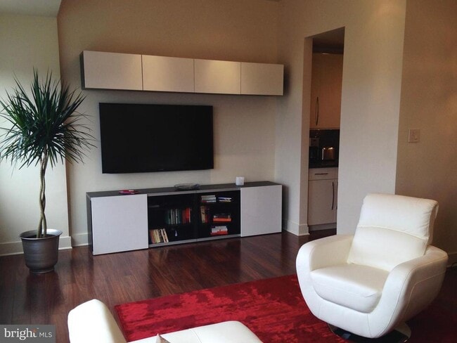 Foto del edificio - 10401 Grosvenor Pl