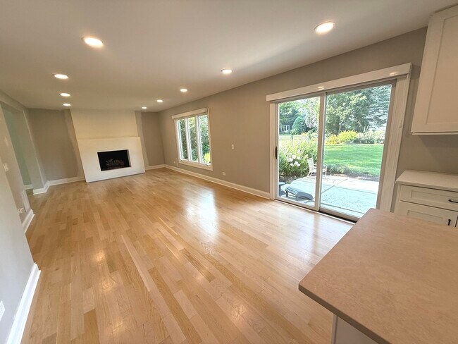 Building Photo - 1019 Thunderbird Ln