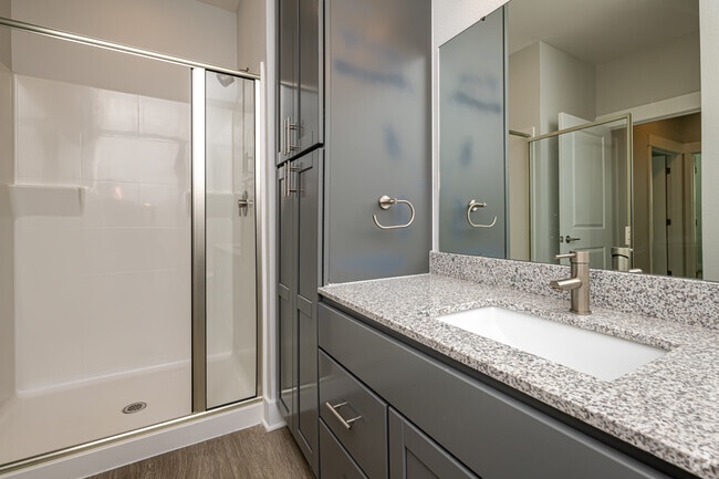 3BR, 2BA - 1,265SF - Primary Bathroom - Bend on Bluebonnet