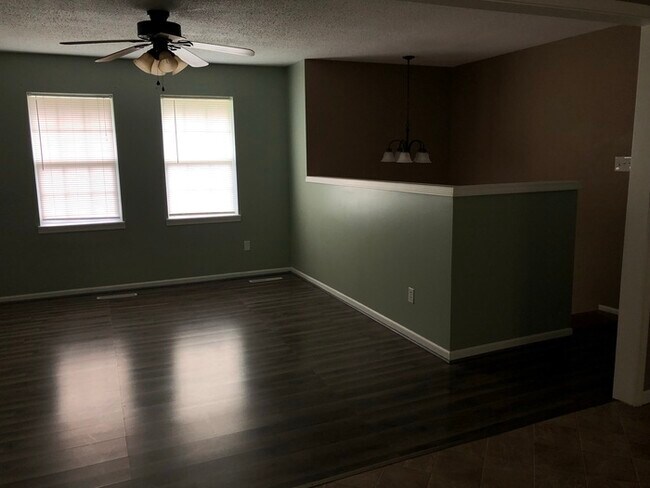 Foto del edificio - main level-3bed, 2 bath, lower level- fami...
