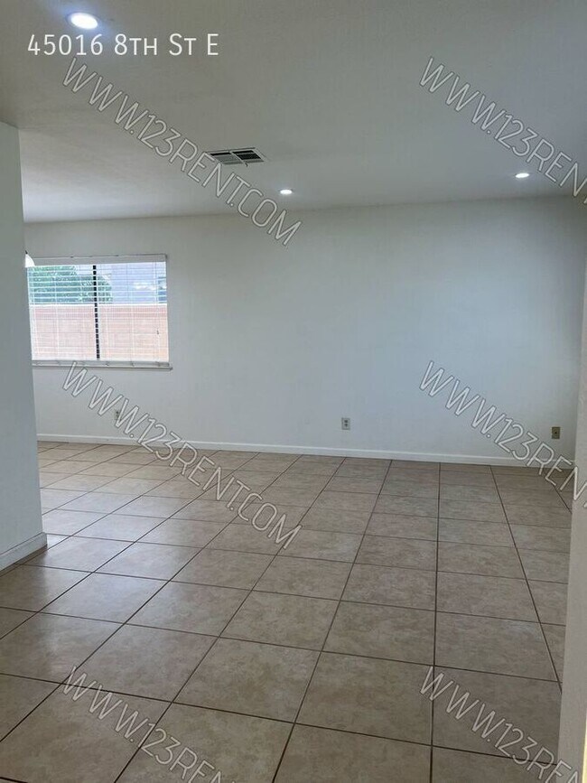 Foto del edificio - 45016 8th St E