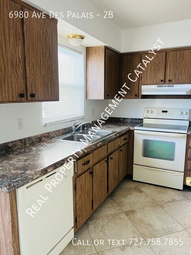 Building Photo - 6980 Avenue Des Palais