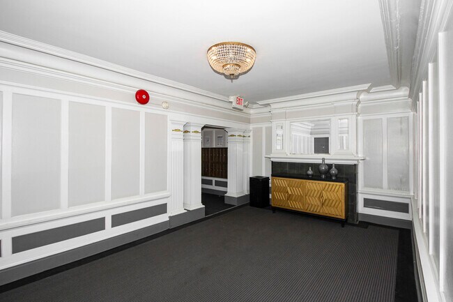 Interior Photo - 1025 Sutter