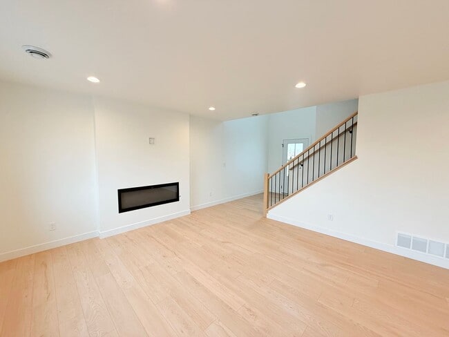 Foto del edificio - Sleek & Spacious New Build with Premium Finishes